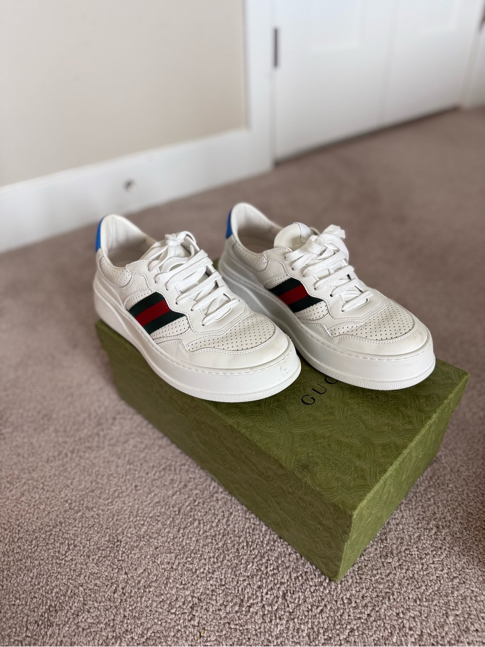 AUTHENTIC Gucci White Leather Sneakers with Red & Green Stripe and Blue Heel - Picture 1 of 7